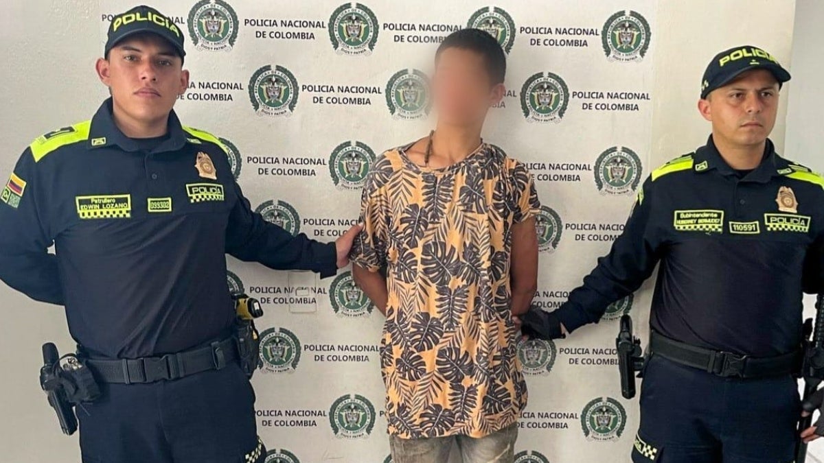 ¡No le tembló la mano! Madre entregó a su hijo a la policía tras robarle