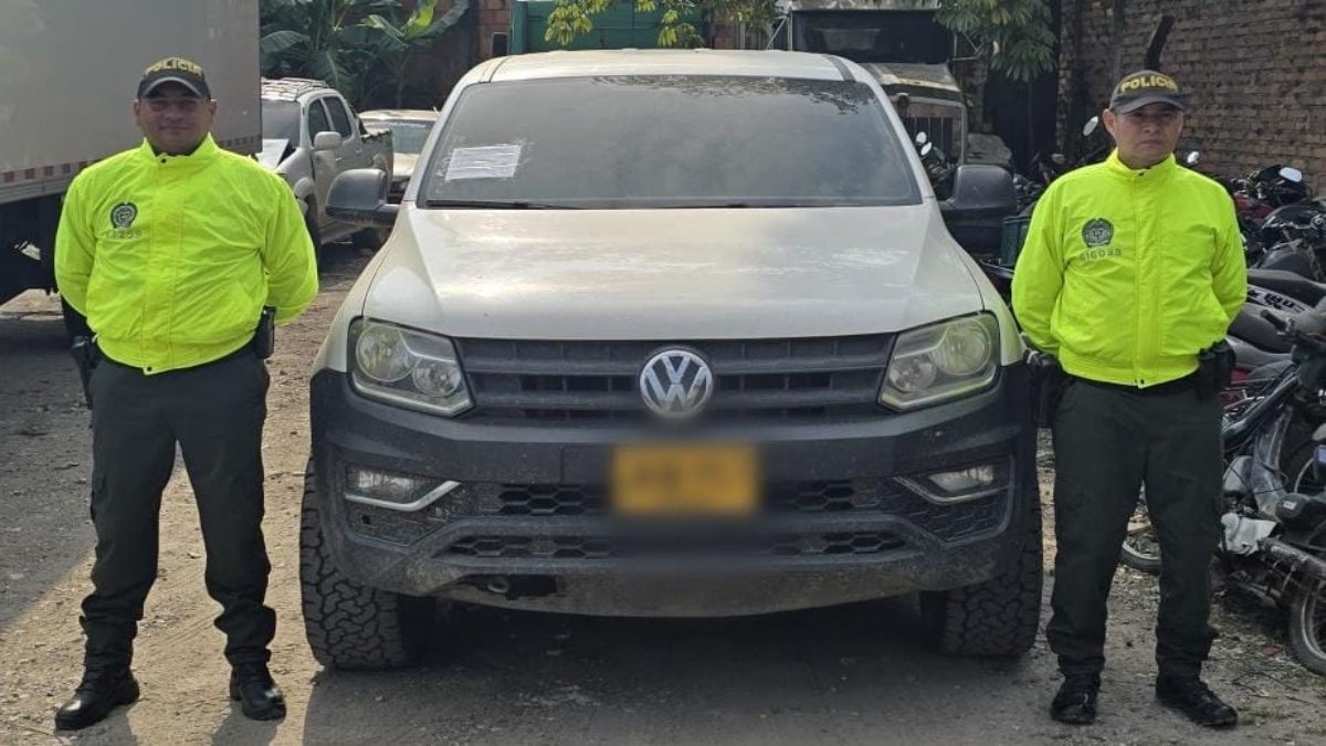 Policía del Tolima recupera camioneta robada con placas falsas