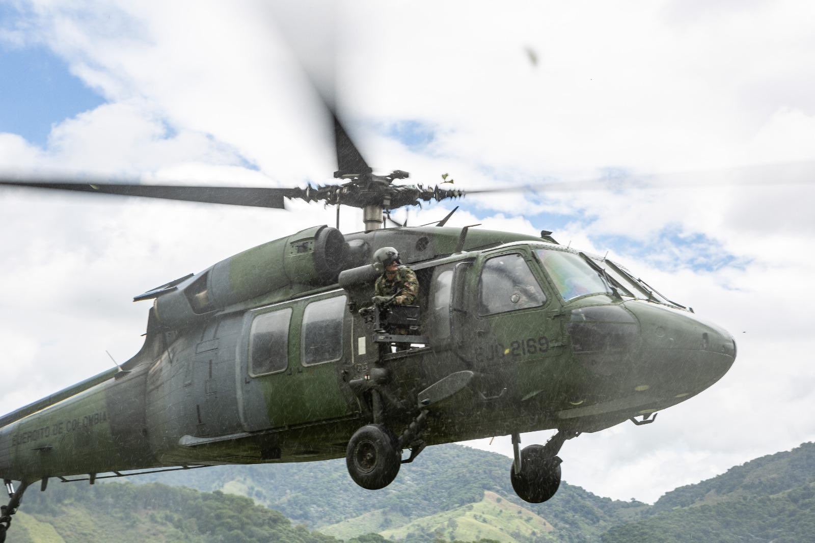 Un soldado y un disidente muertos, en enfrentamientos en zona rural de Neiva