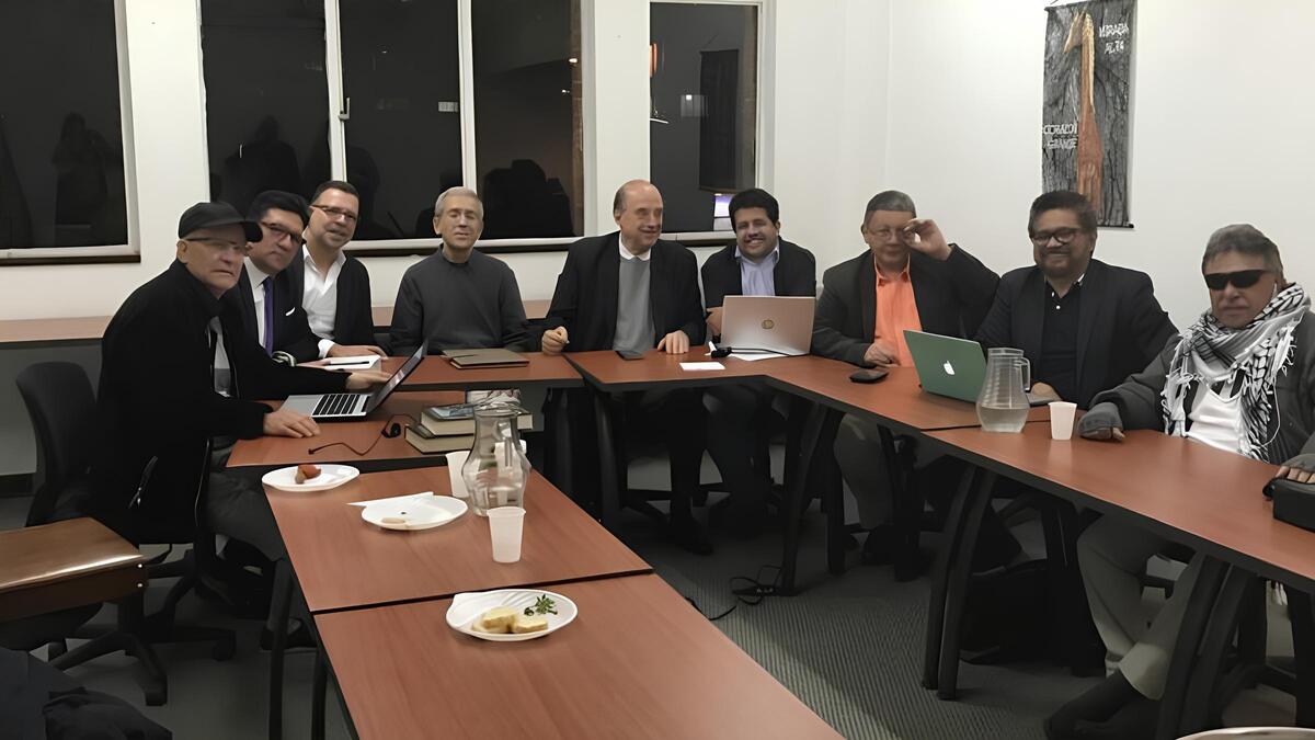 reunión farc exparamilitares