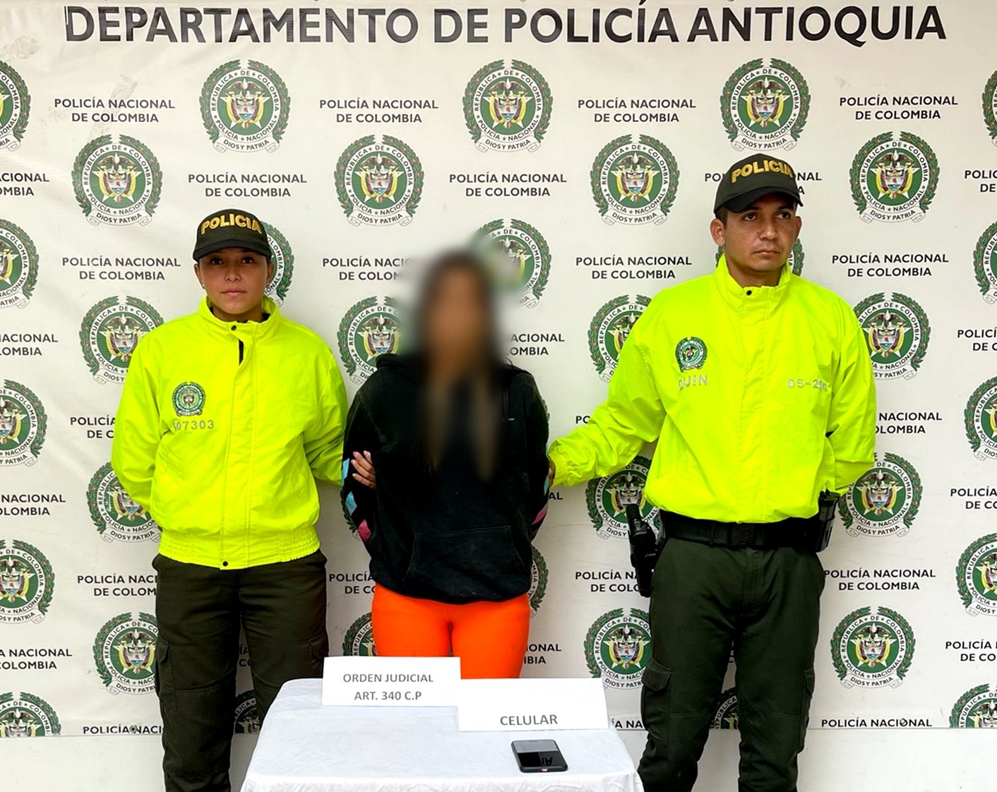 Alias ‘Tania' disidente de las FARC regalaba cuadernos a niños campesinos para atraerlos a esa guerrilla en Antioquia