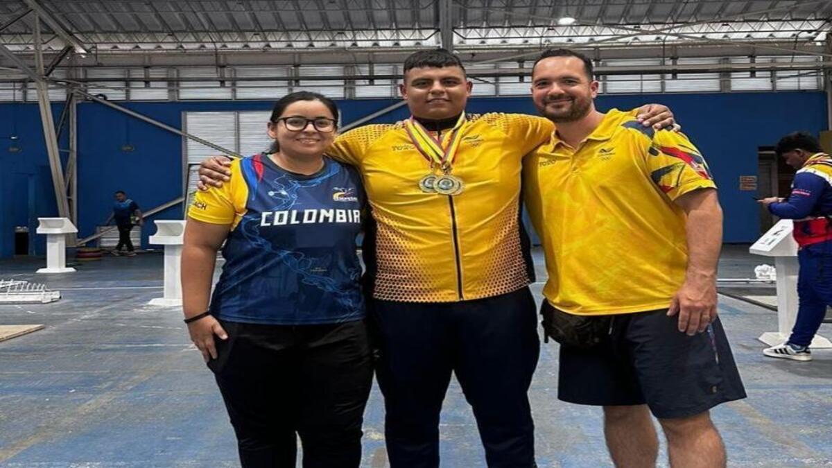 Ricardo Urrego, espera los tiquetes para viajar al Mundial de Pesas en Perú