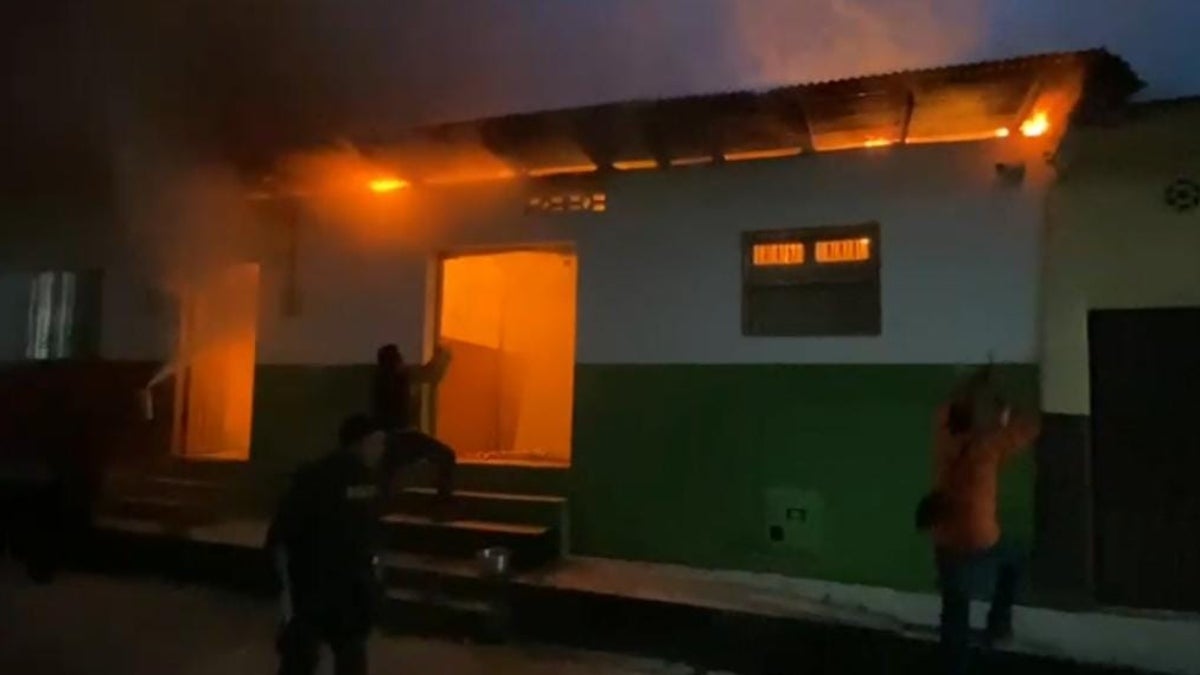 Destrucción en Dolores: Incendio arrasa con siete viviendas en el barrio La Paz