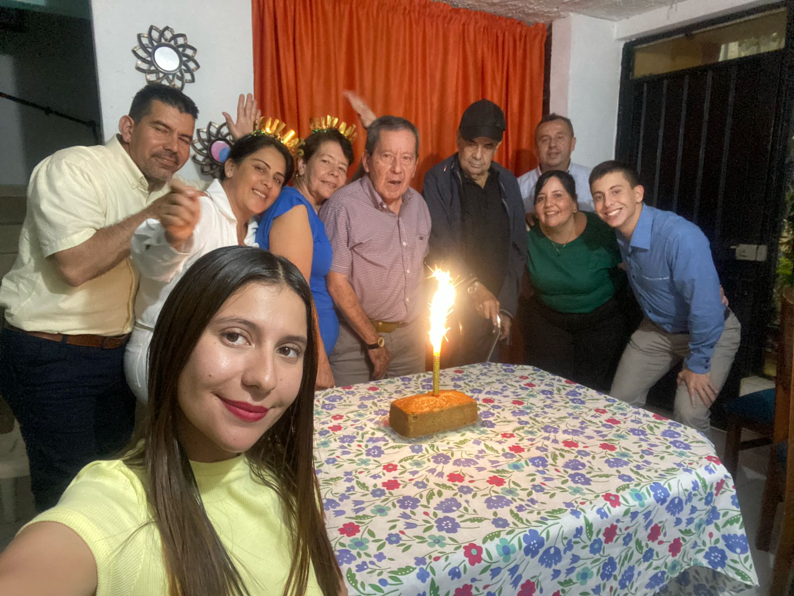 Familia Directora Regional Radio Uno