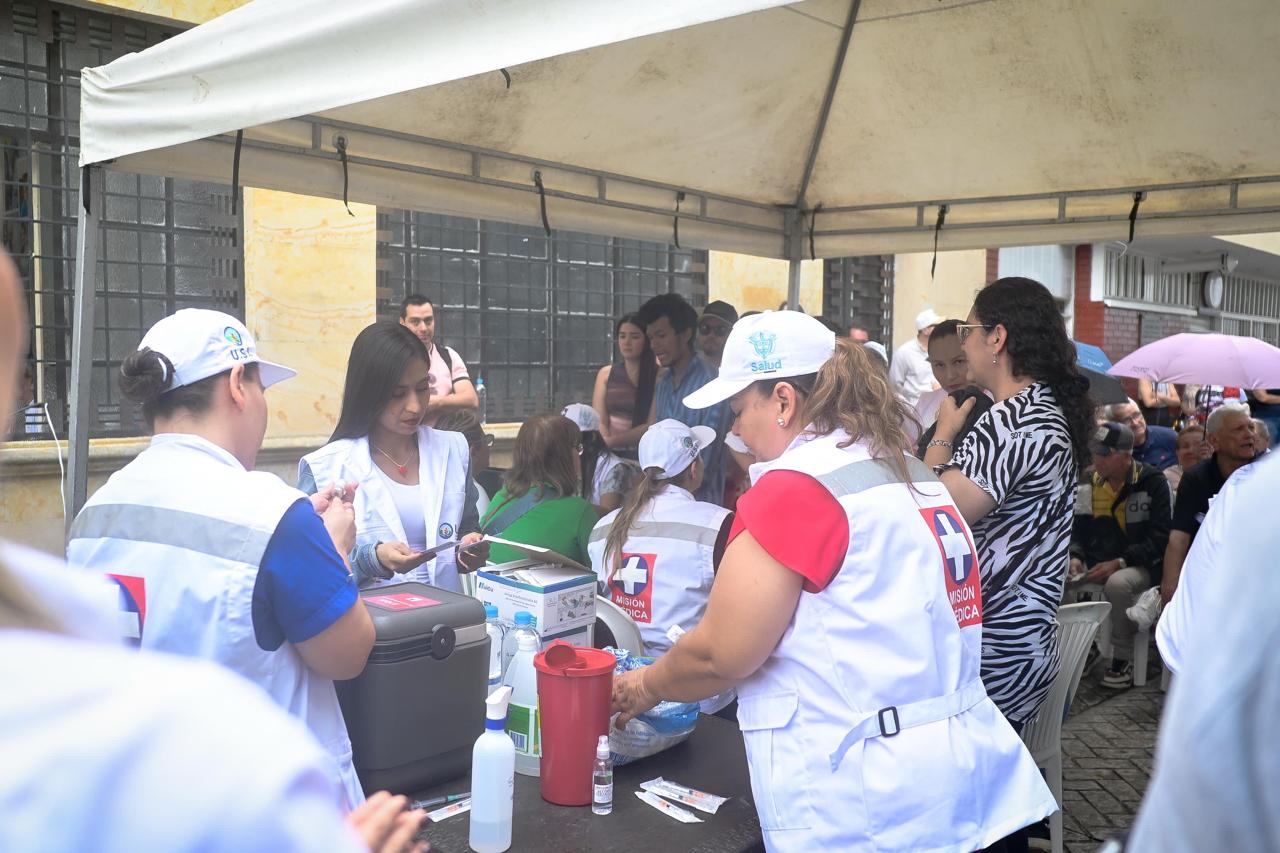 Vacunación Fiebre Amarilla Ibagué Plaza Bolívar