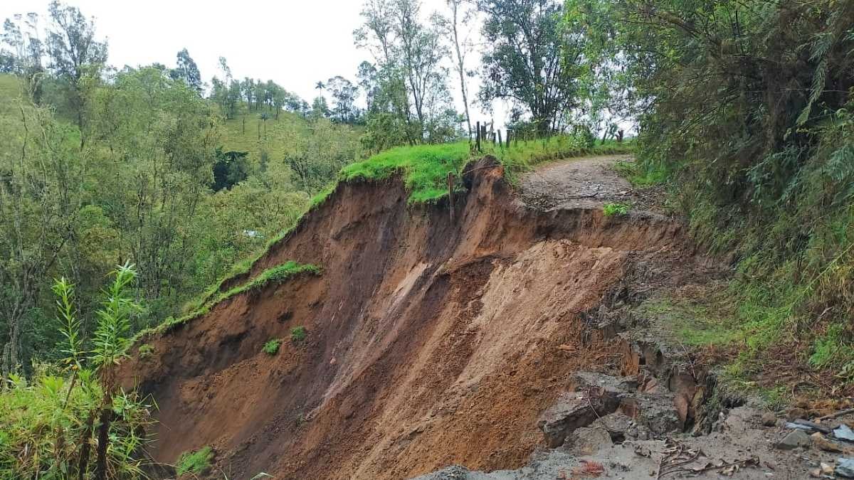 Vía Murillo - Santa Isabel | Desprendimiento de banca | Emergencias Murillo | Mayo 2025