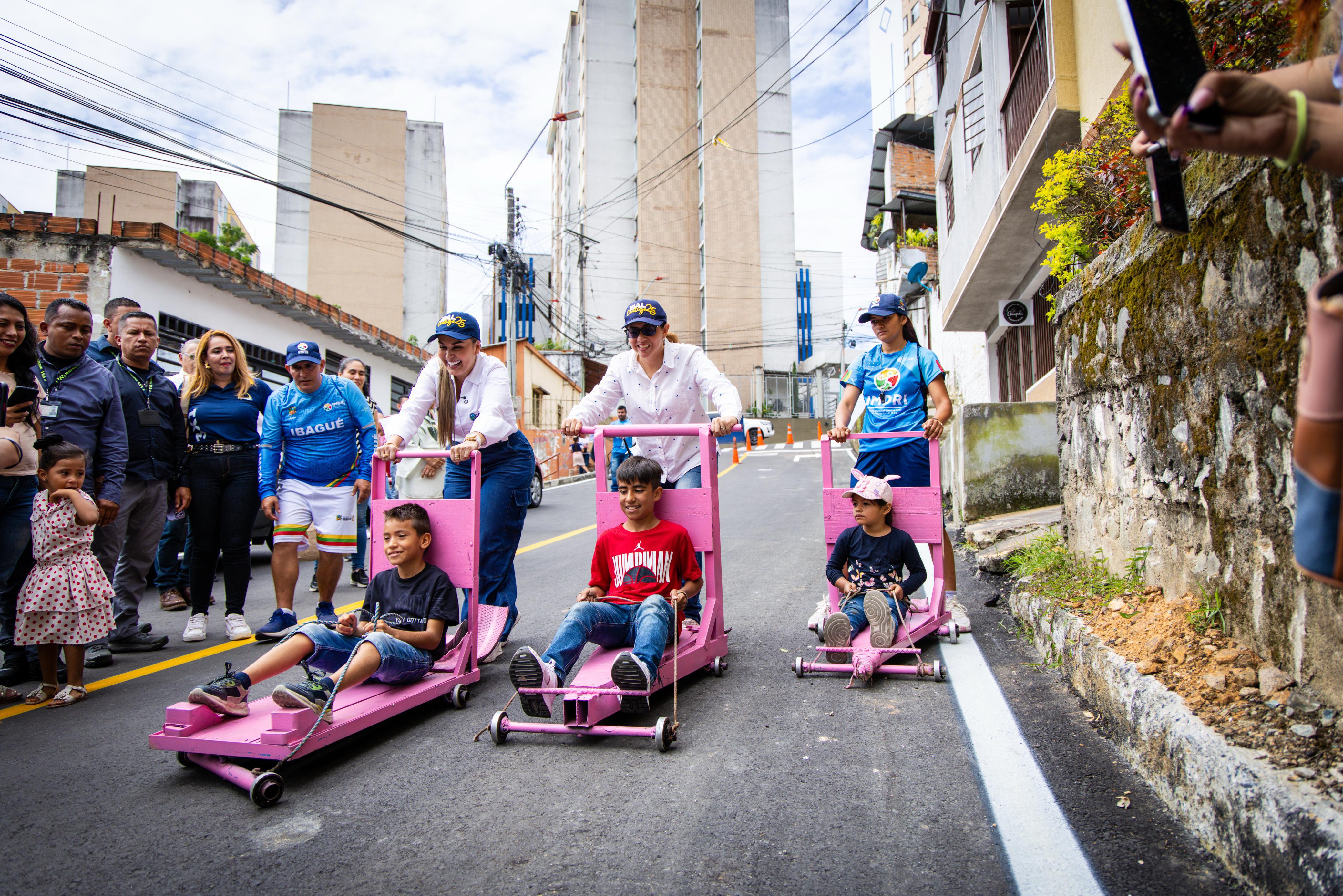 Alcaldesa e IBAL entregaron vía transformada en el barrio Irazú