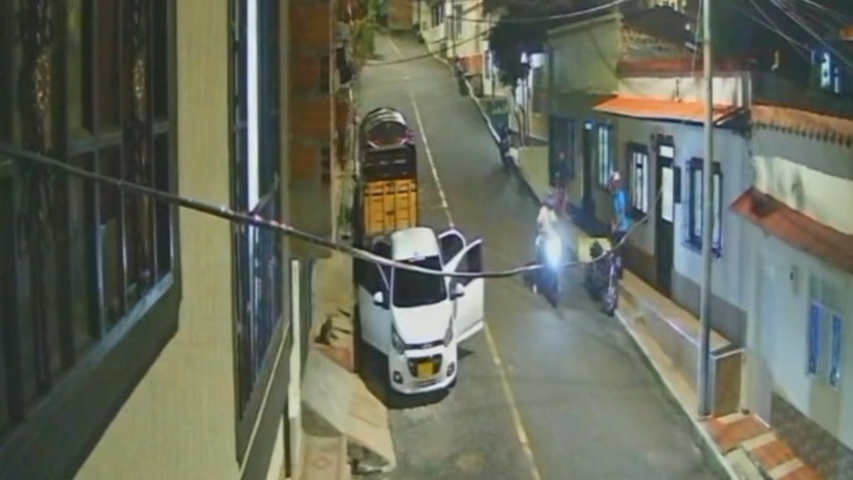 ¡Por poco lo atracan! Lo siguieron en moto y lo alcanzaron en su vivienda