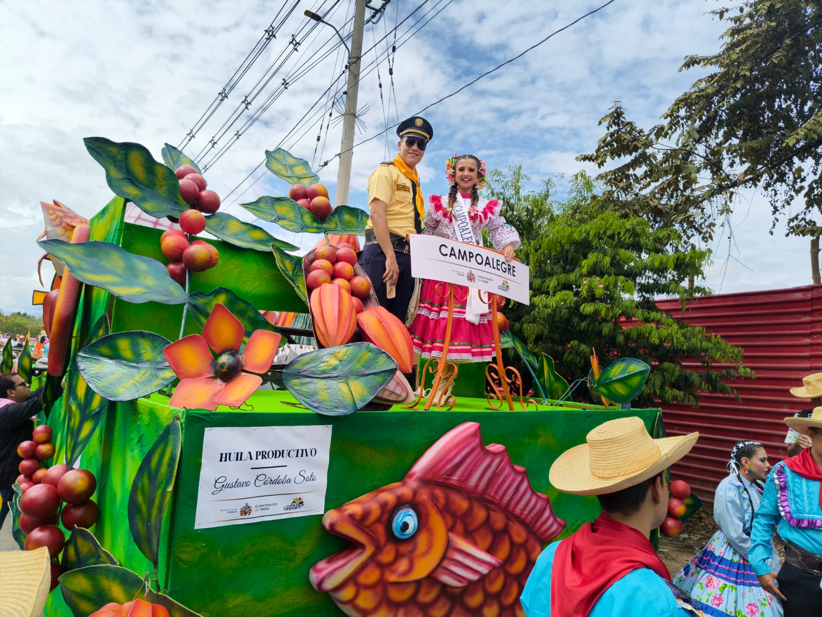 Desfile en traje Campesino Reinas departamental.