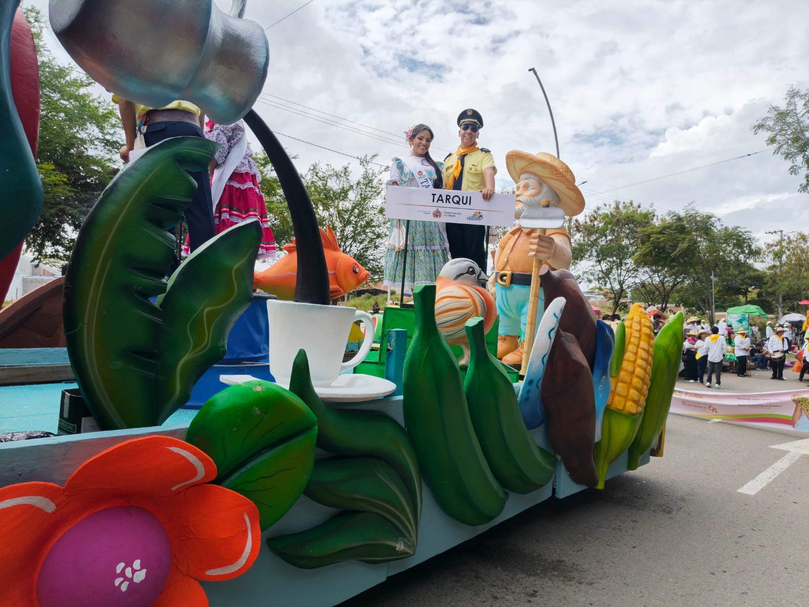 Desfile en traje Campesino Reinas departamental.