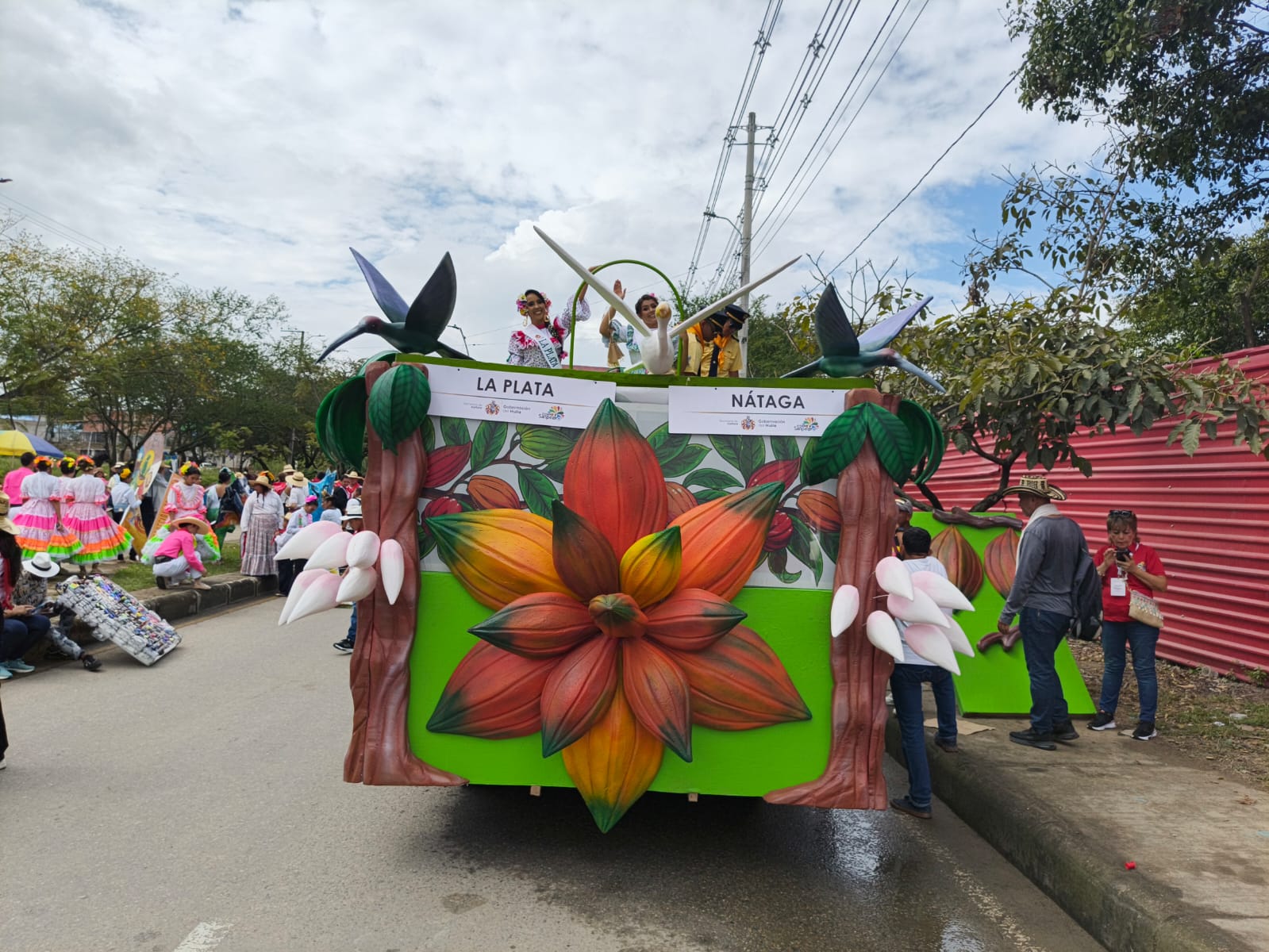 Desfile en traje Campesino Reinas departamental.