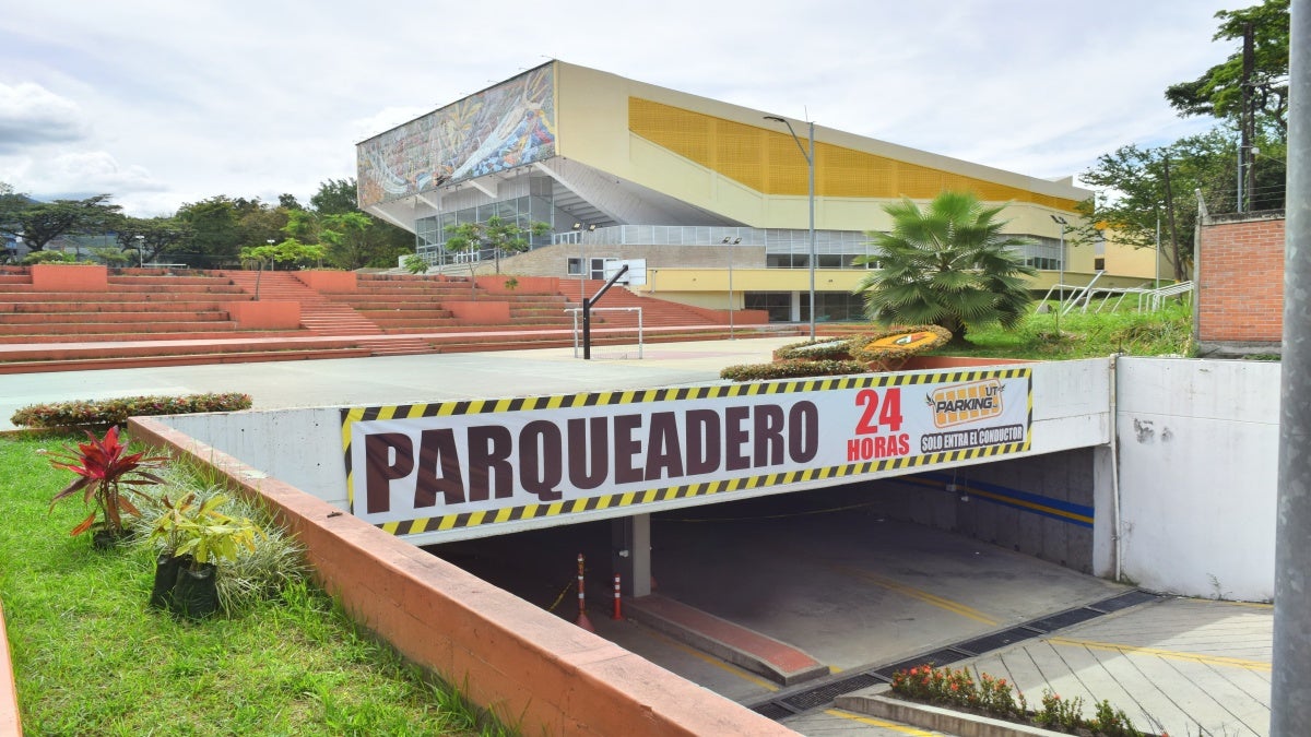 Parqueadero Coliseo de la 42