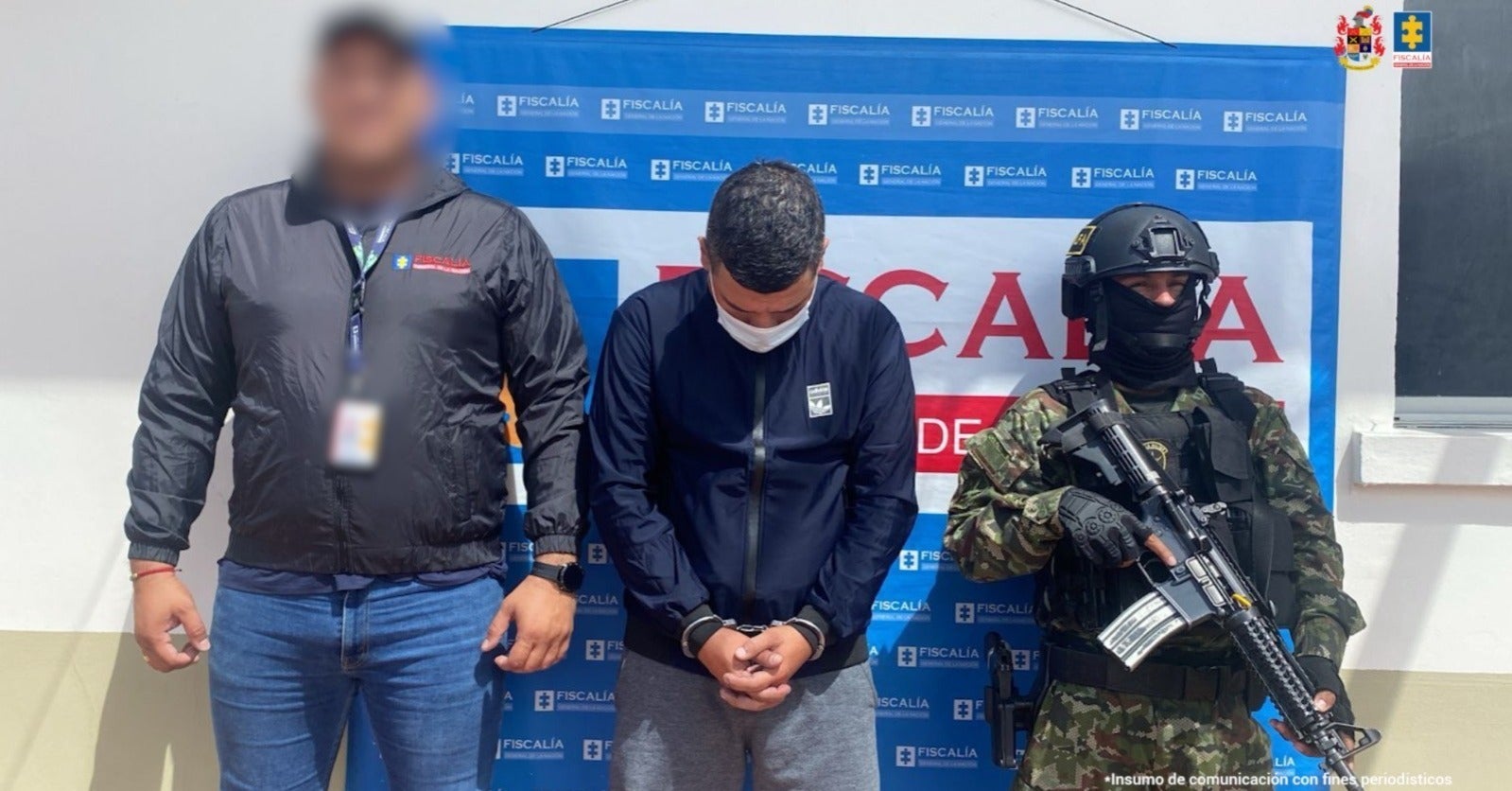Policía cárcel