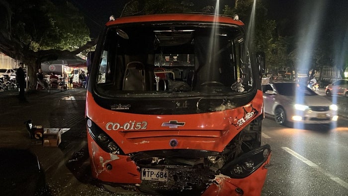 Buseta de Servicio Público | Choque Entre Buses | Bus Municipal | Julio 2025