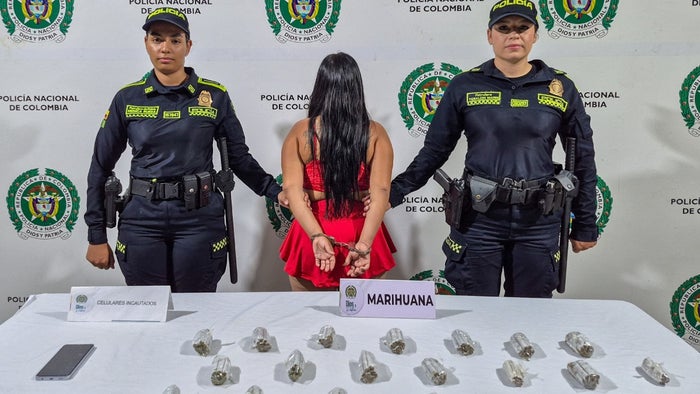 Con cigarrillos de marihuana y celular en mano, así cayó ‘La Mona’ en Ibagué