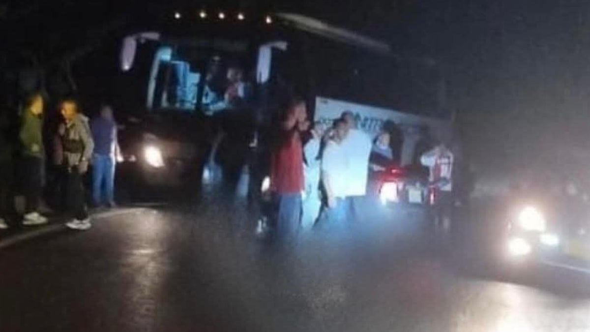 ¡Tragedia en La Herradura! Dos muertos en choque entre carro y buseta en la vía Fresno – Mariquita