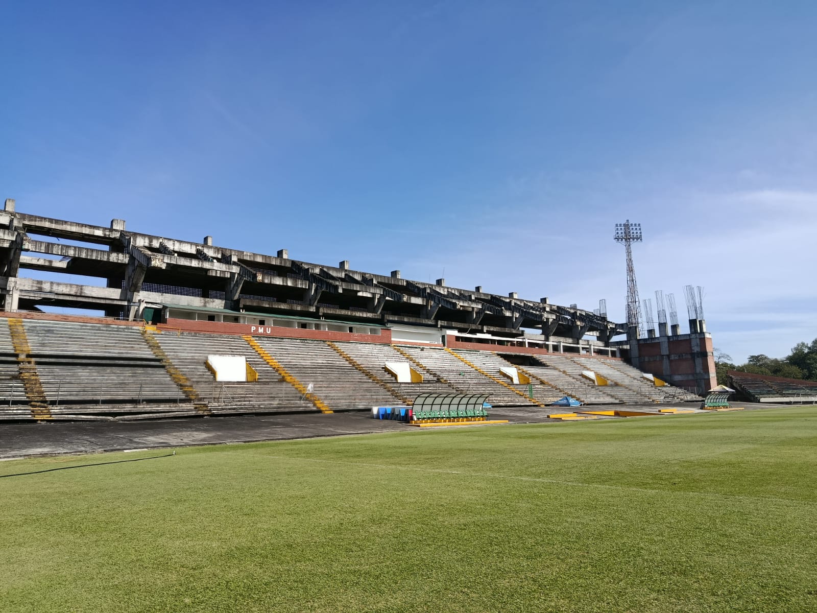 Tribuna occidental del Estadio Guillermo Plaza Alcid será demolida.
