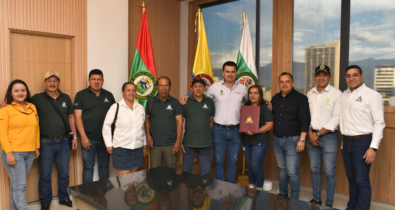 Firma convenio baterías Neiva