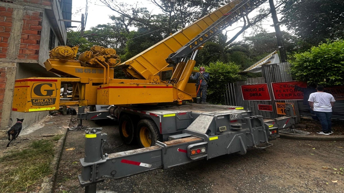 Puente peatonal en el barrio Villa Magdalena