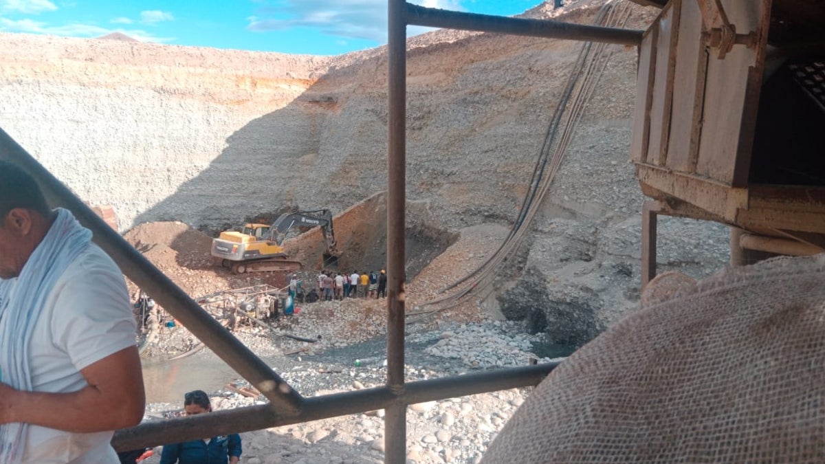 Muere mujer en derrumbe de mina artesanal en Ataco