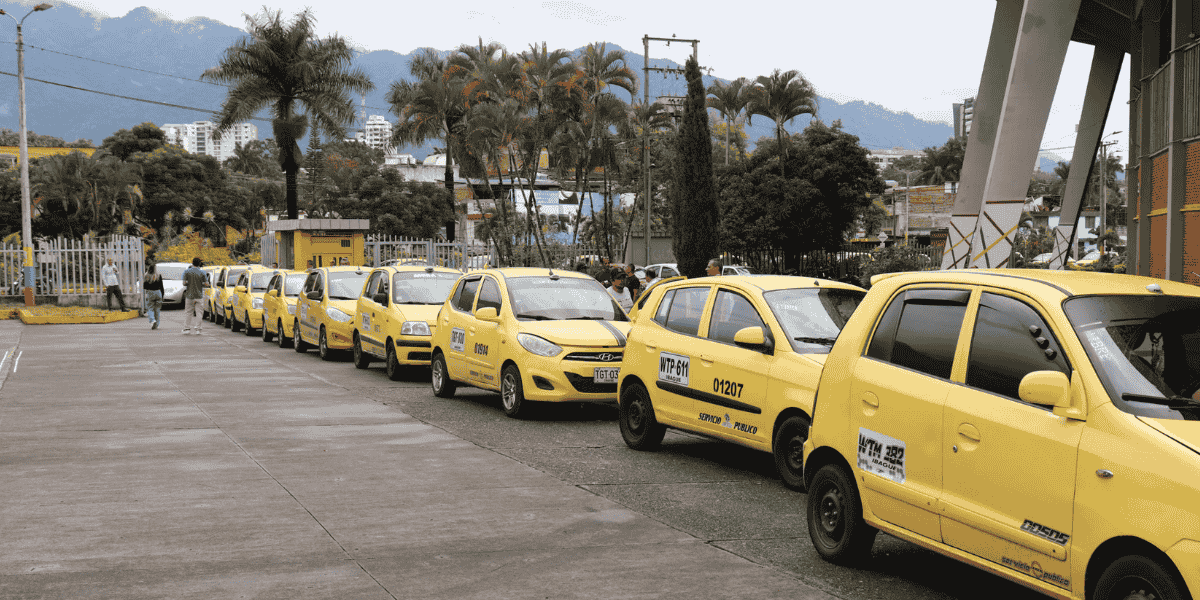 Habilitan bahía exclusiva de taxis