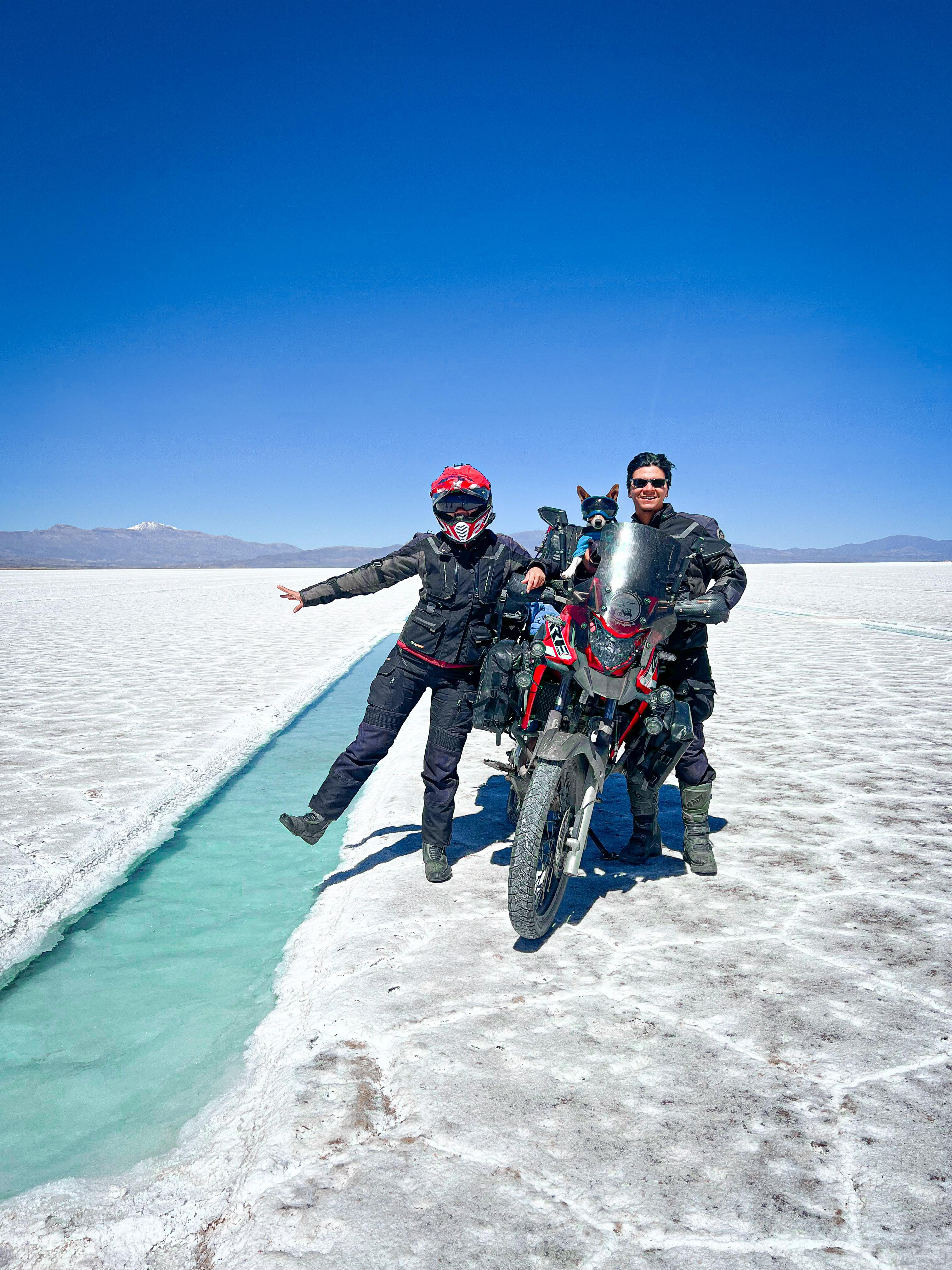 Pareja de Ibagué recorrió Sudamérica en moto junto a su perro Newen