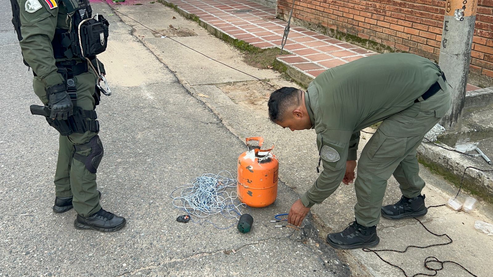 Policía desactivó explosivos dejados por subversivos en Tesalia