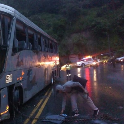 Varios heridos dejó el volcamiento de un bus en la vía hacia Cajamarc