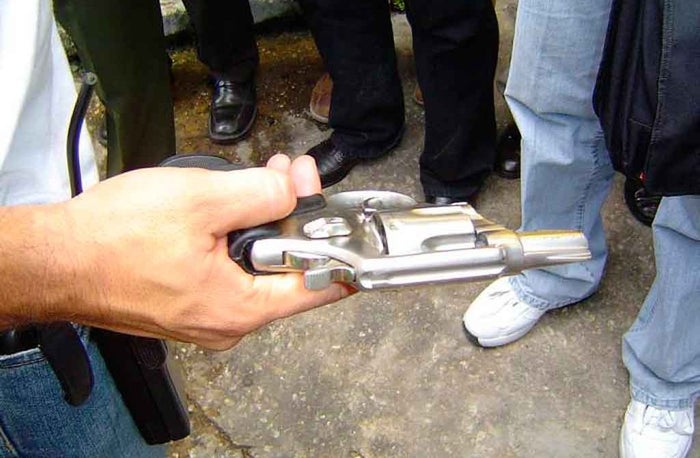 Joven fue sorprendido con dos armas de fuego en la vía Chaparral - Or