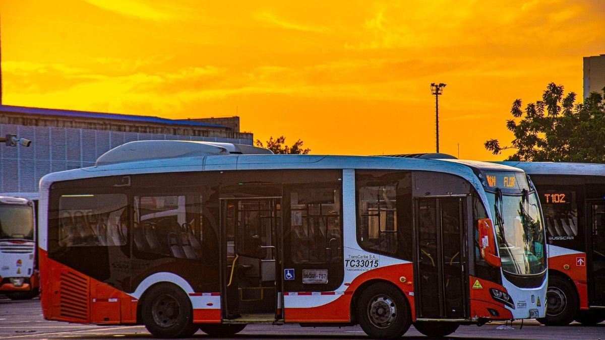 Aquí muestra un bus de Transcaribe
