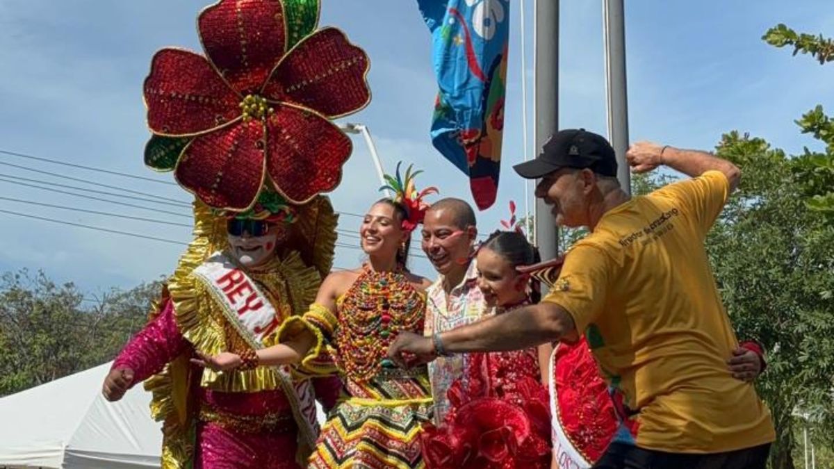 Aquí muestra a los Reyes del Carnaval de Barranquilla