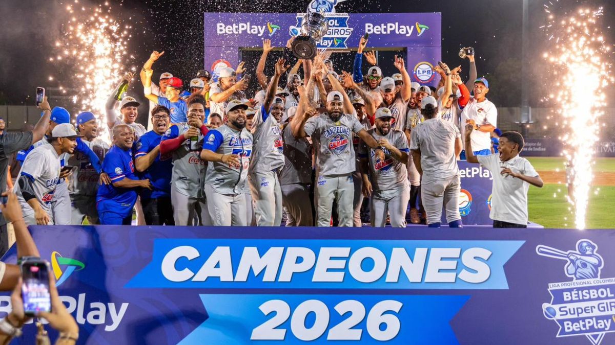 Imagen del equipo de béisbol Los Caimanes de Barranquilla celebrando el triunfo