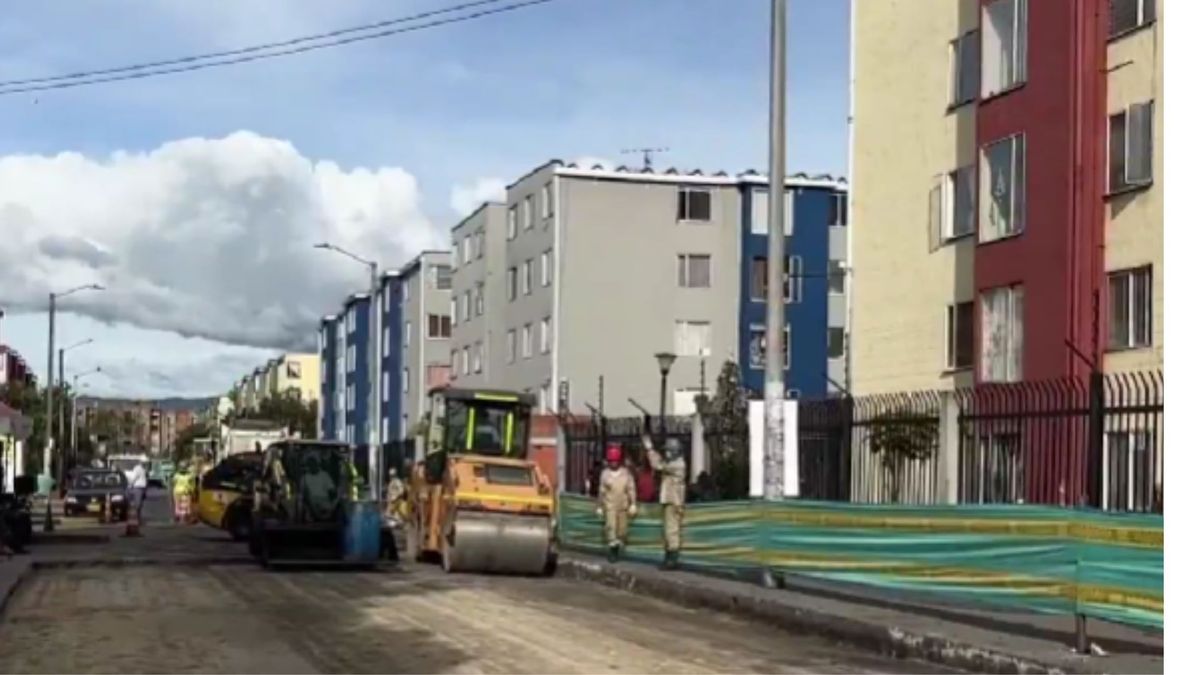 Mantenimiento vial en barrio de Engativá