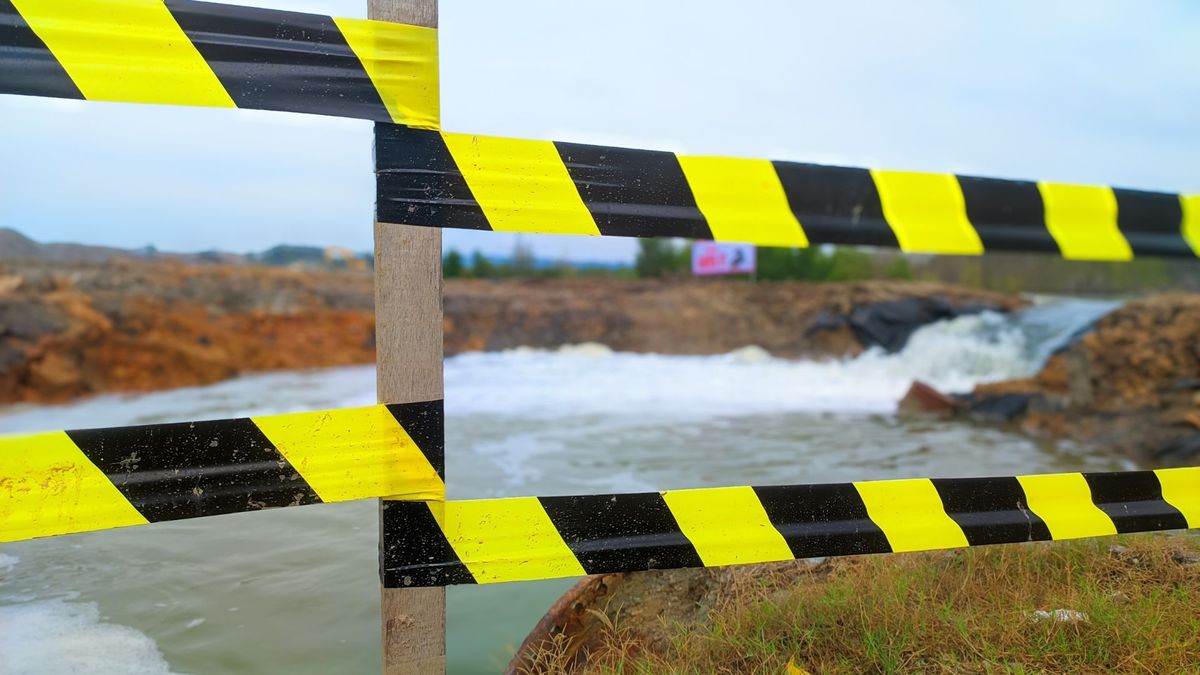 Referencia de peligro en el río