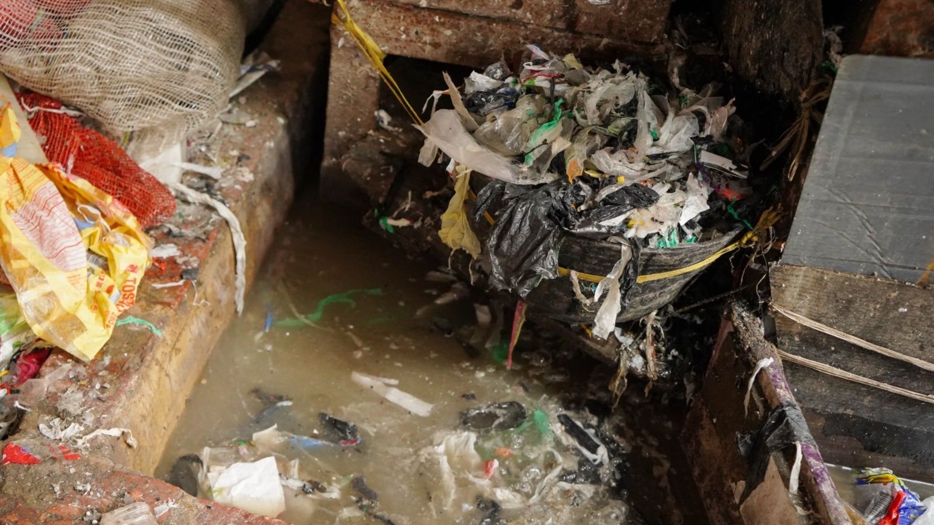 Operativo ambiental frena planta de plásticos en zona protegida de Soacha