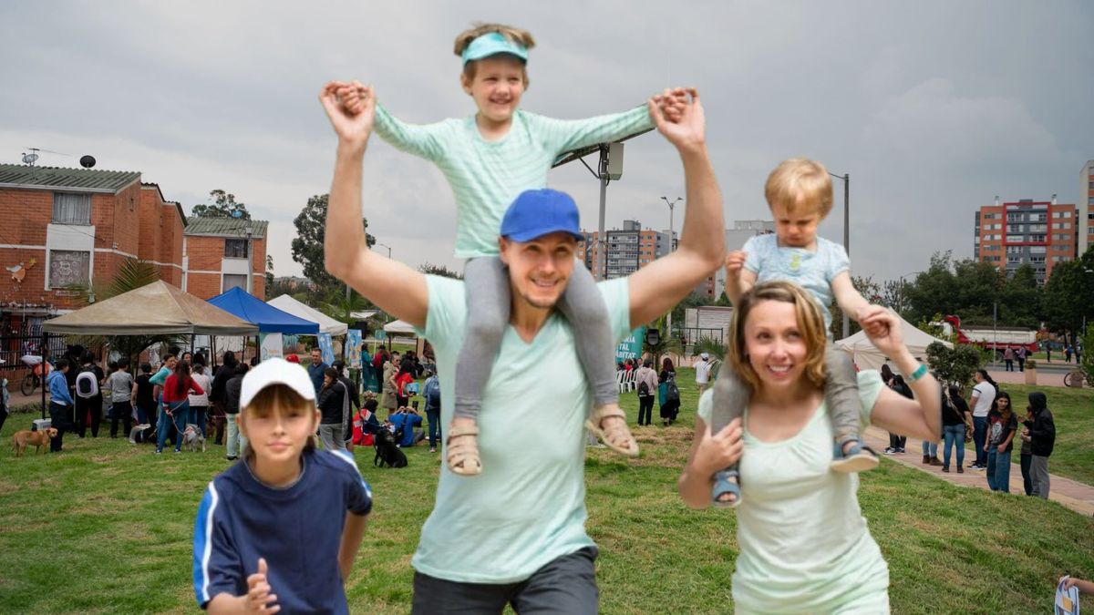Actividad del IDRD en Bogotá - Padres e hijos disfrutando e una actividad (Imagen de referencia)