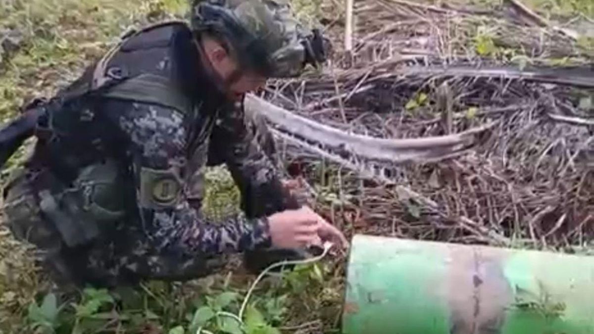 Militares desactivando explosivos en el Catatumbo