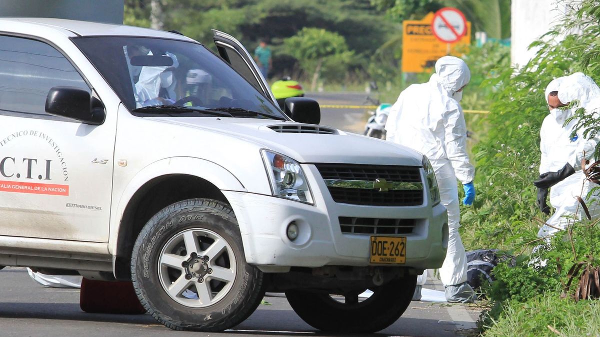 Miembros del CTI haciendo labores de criminalística