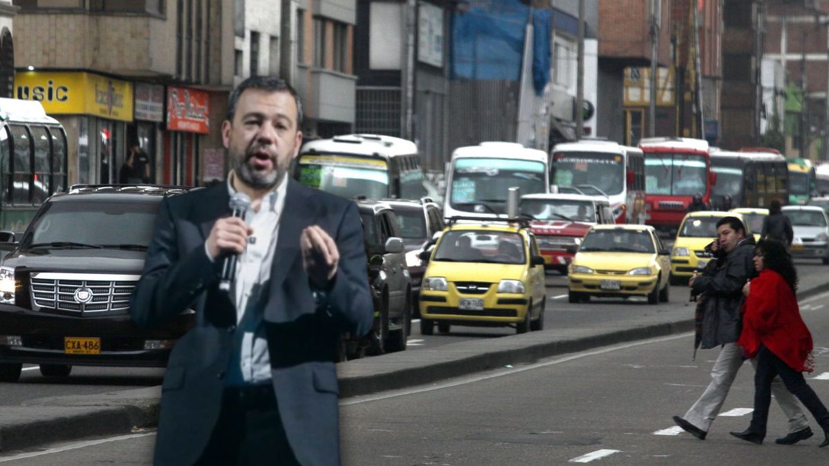 Alcalde Carlos Fernando Galán en una vía congestionada de Bogotá