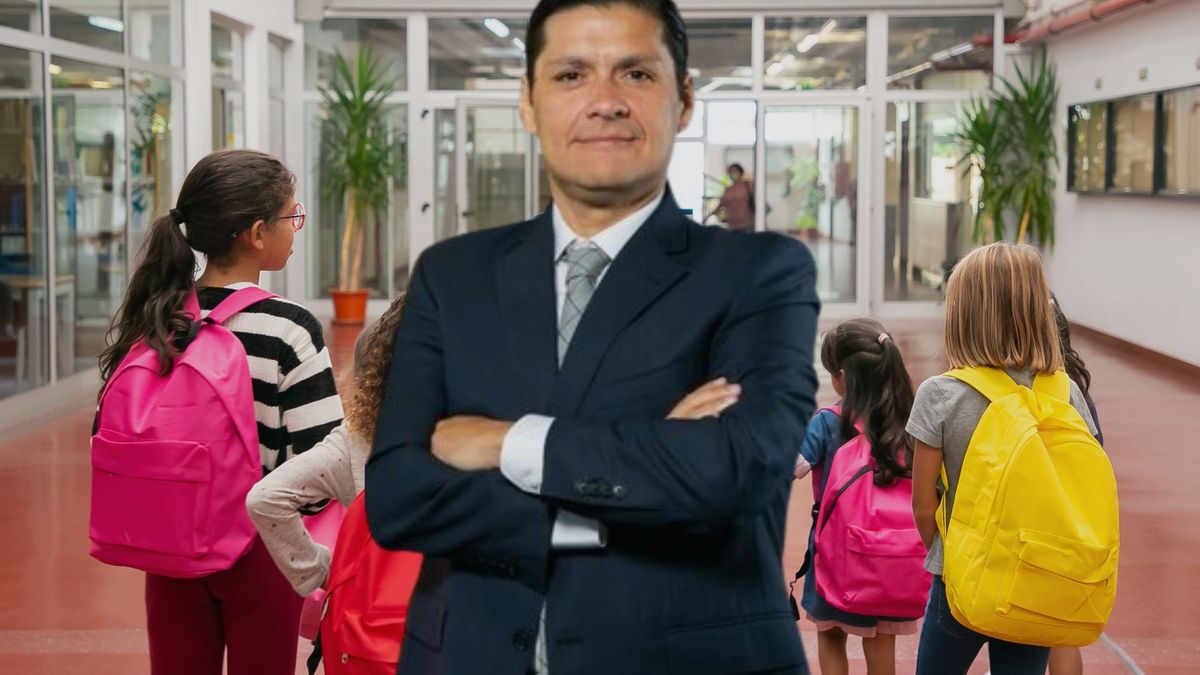 Secretario de Seguridad de Bogotá, César Restrepo - niños en regresando al colegio