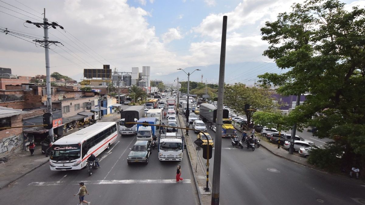 Suspenden pico y placa en tramo de la Autopista Sur de Medellín