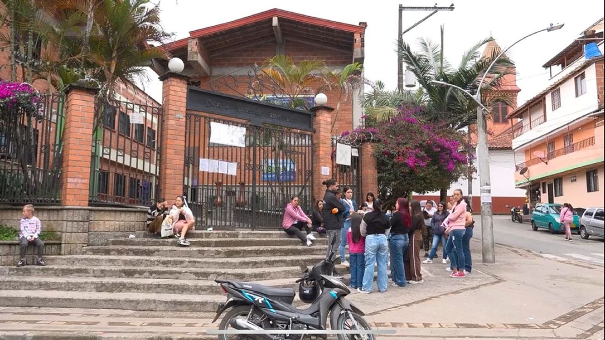 Colegio del Santuario suspende clases por falta de personal de aseo