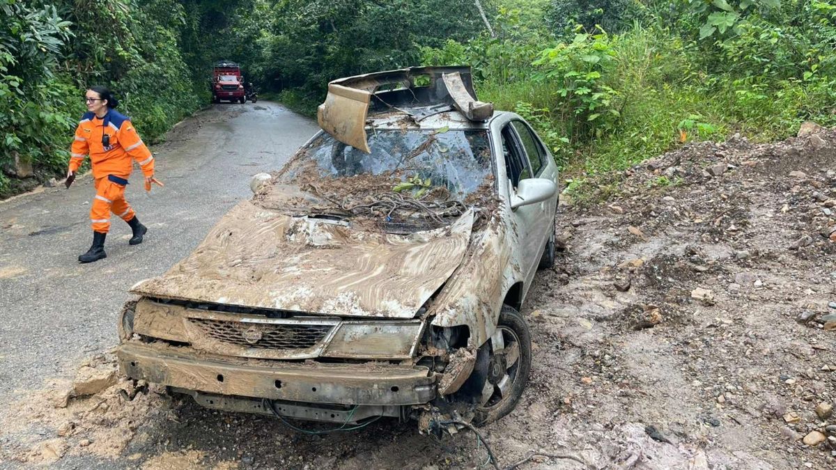 Lluvias causan derrumbe y daños en vía de Dolores, Tolima