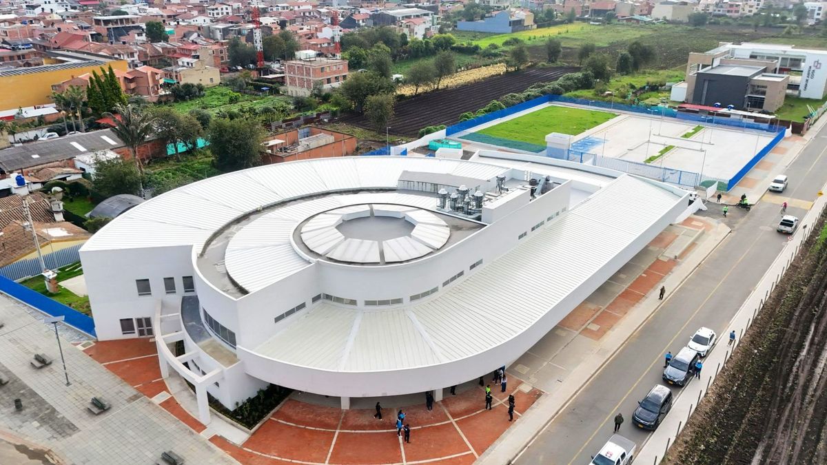 Cota estrena mega Centro de Salud