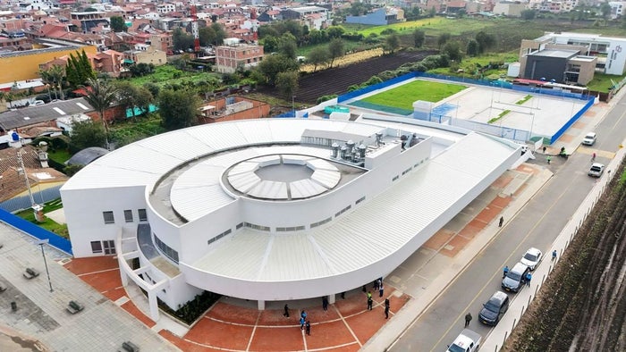 Cota estrena mega Centro de Salud