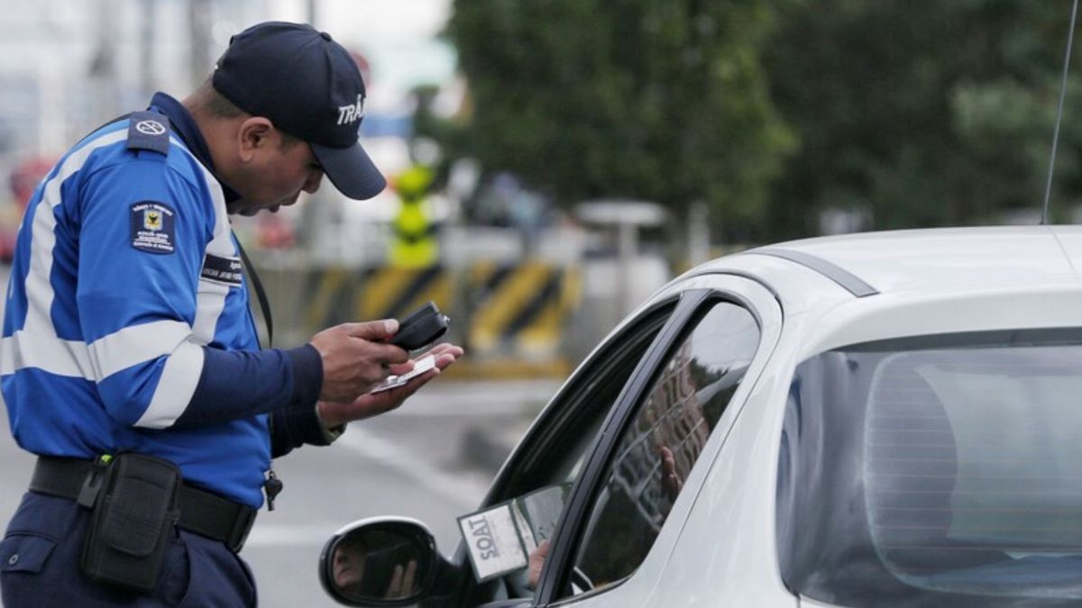 Frenan a agentes de tránsito con nuevas normas los retenes ya no darán miedo