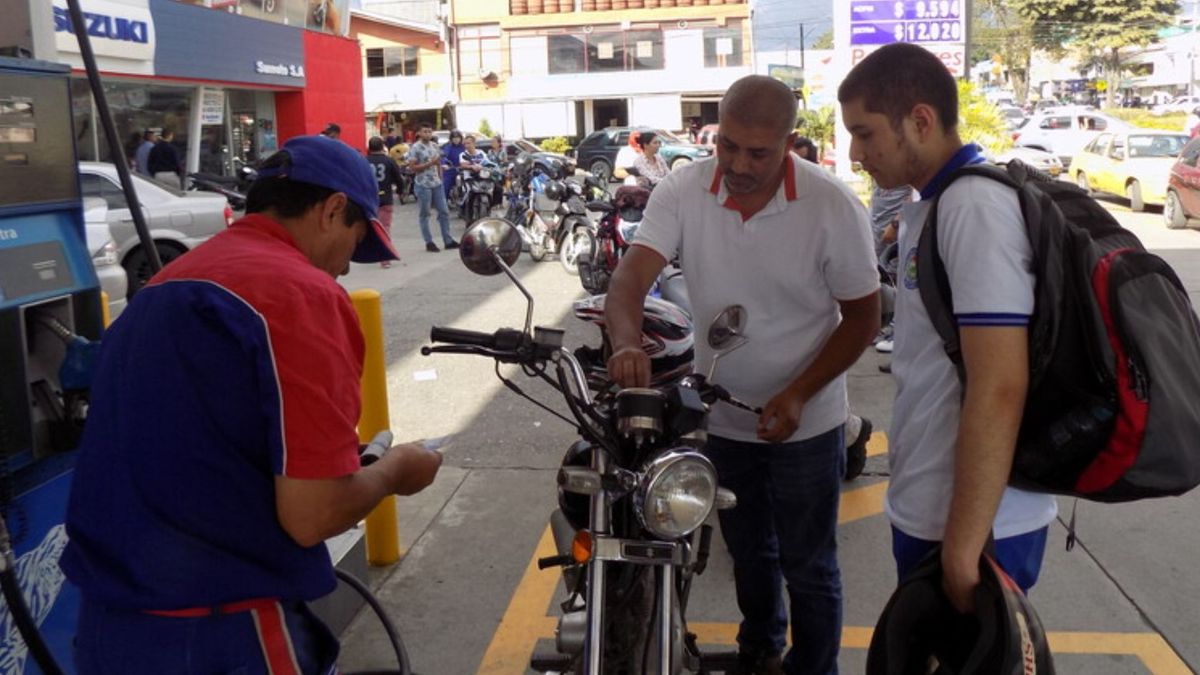 Gasolina más barata, pero no inmediata ojo a lo que pasa en las estaciones