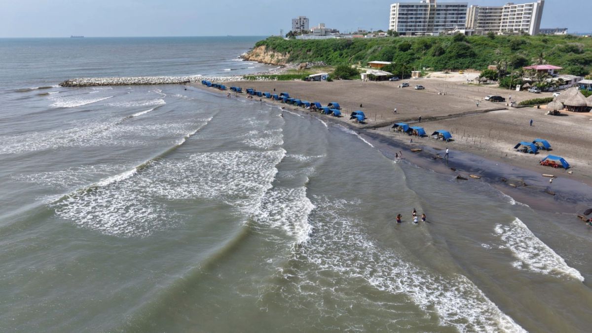 Playas del caribe colombiano en medio del frente frío