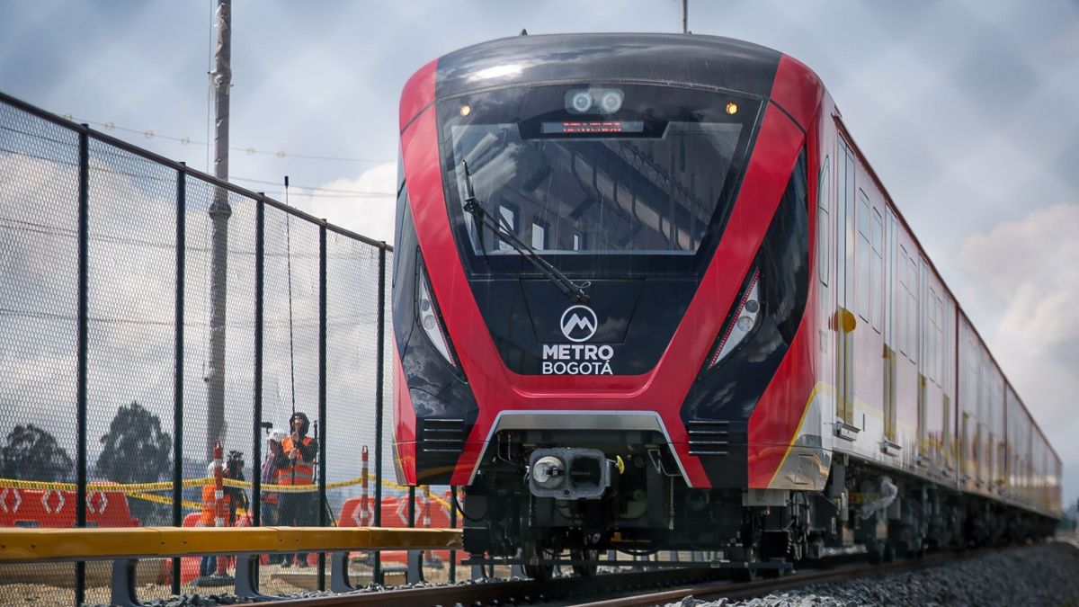 Tren del Metro de Bogotá haciendo pruebas
