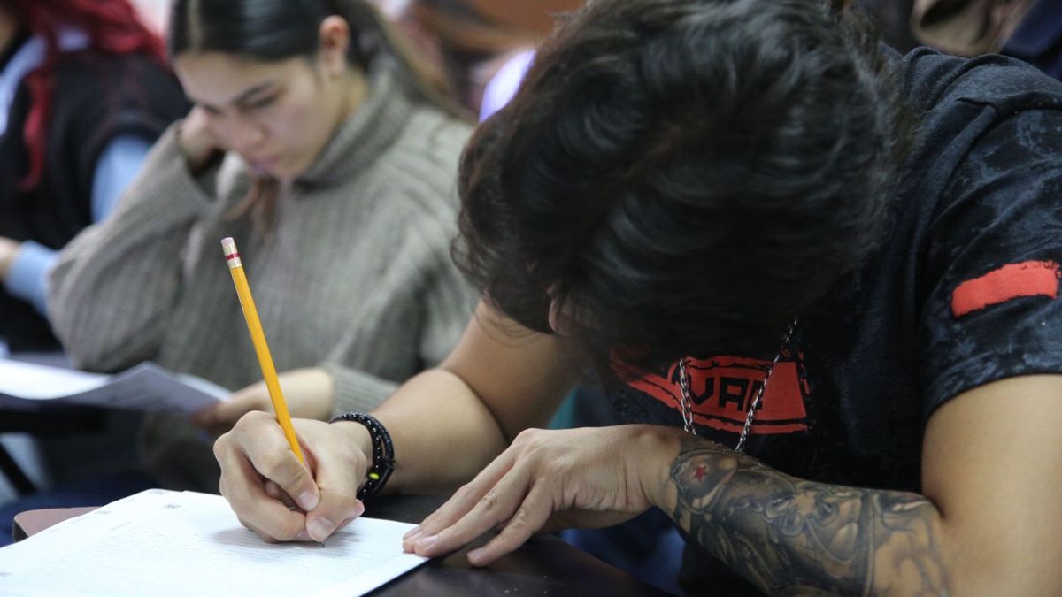 Estudiante presentando una de las pruebas Saber del ICFES